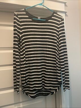 Old Navy Black & White Striped Long-Sleeve Tee